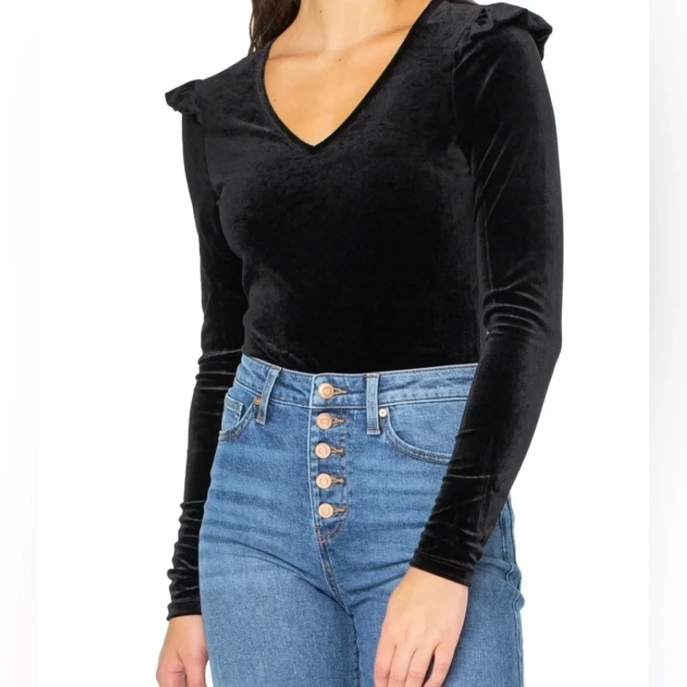 V-Neck Ruffle detail shoulder velvet bodysuit